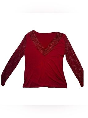Lace-Trim V-Neck Long Sleeve Tee in Red
